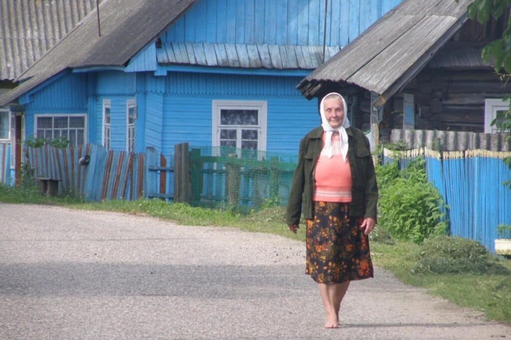 maison colorée village biélorussie