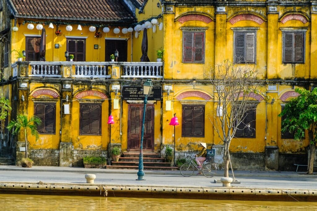grand maison jaune à Hoi An