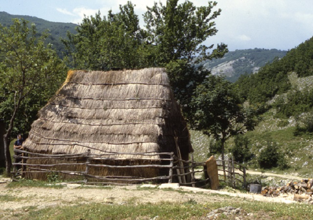 maisons chaume bosnie