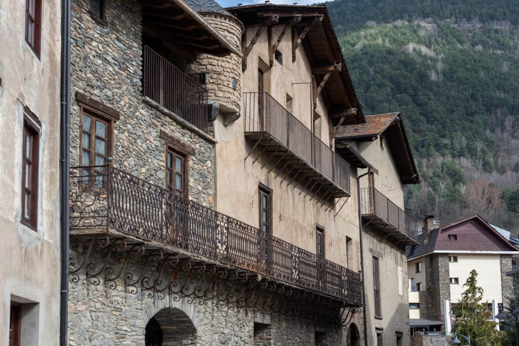 maisons traditionnelles en pierre d'Andorre