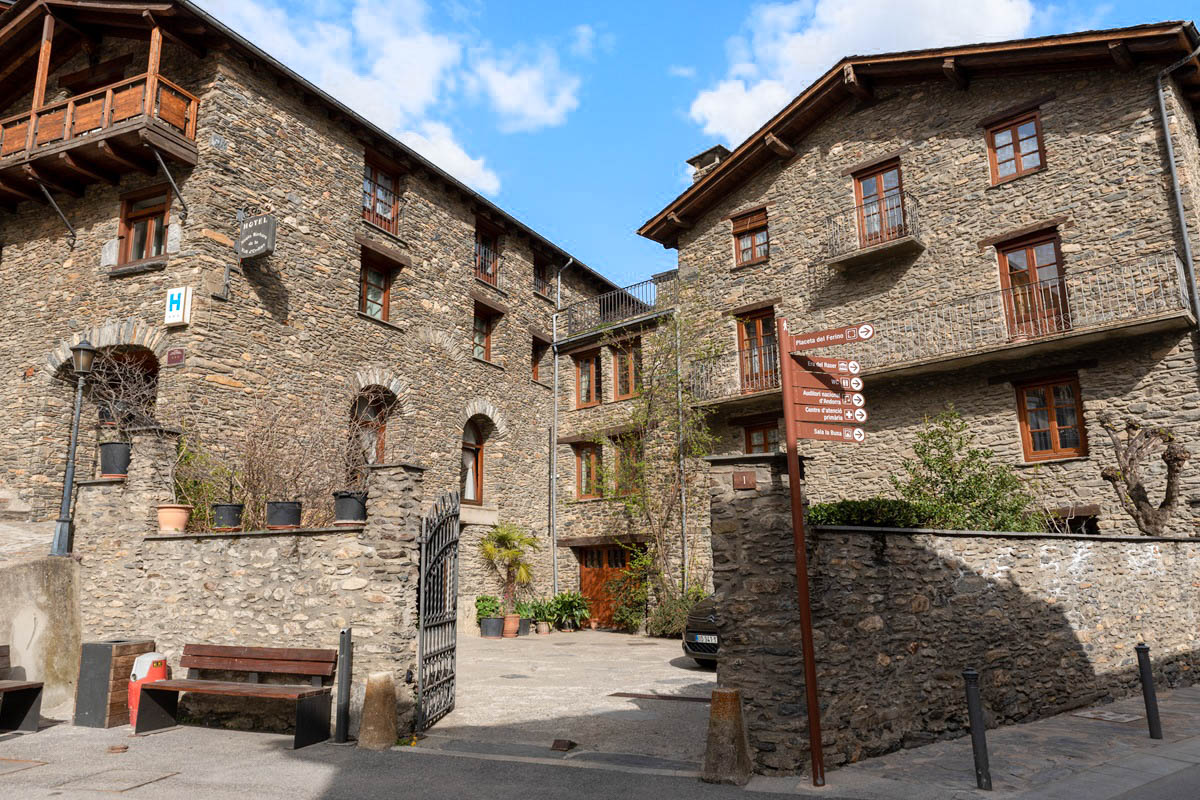 maisons traditionnelles en pierre d'Andorre