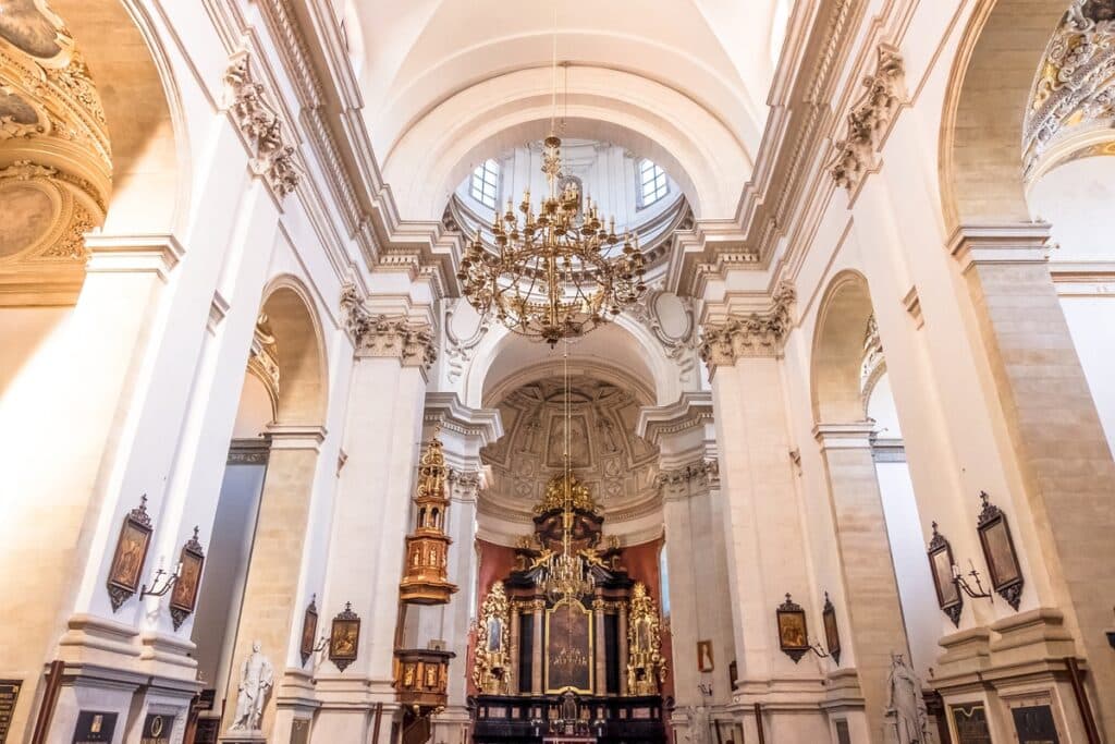 intérieur de l'église Saints‑Pierre‑et‑Paul de Cracovie