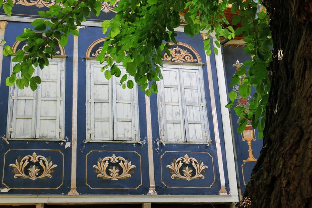 détail façade maison Kuyumdzhioglu