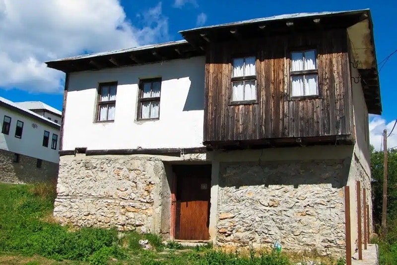 Lazaropole maison traditionnelle