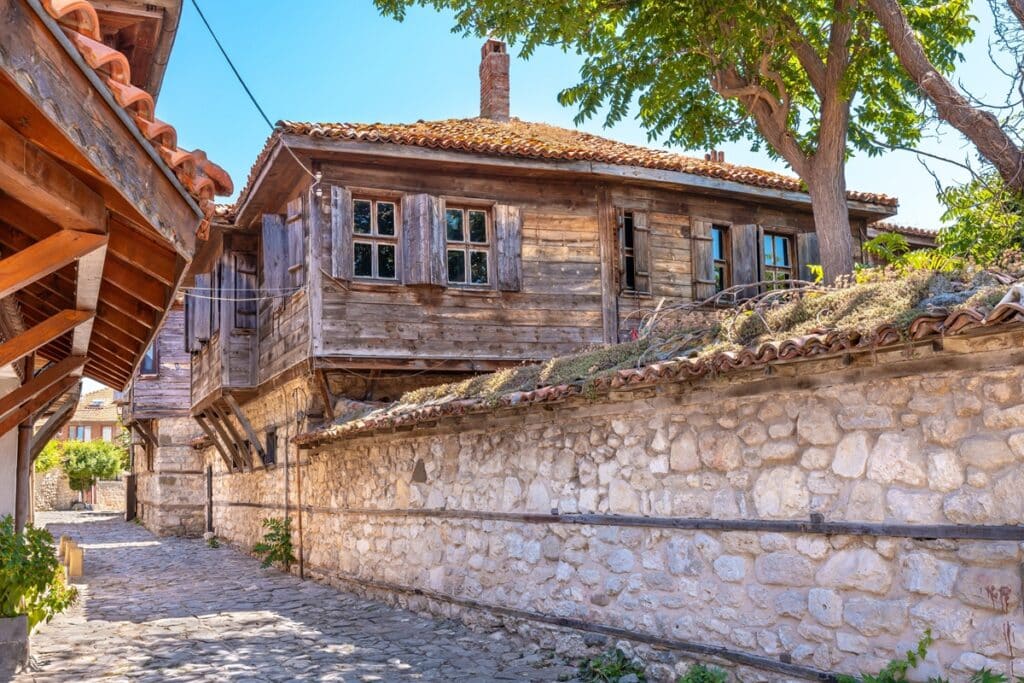 Les maisons traditionnelles de pierre et de bois de Nessebar