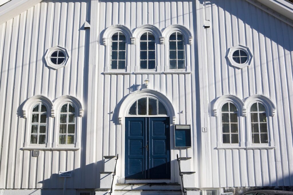 façade église en bois de Risør