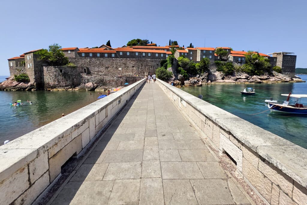 pont isthme de Sveti Stefan