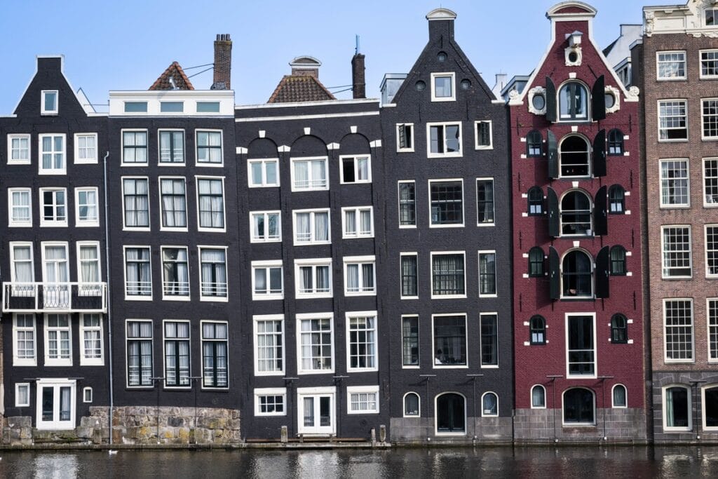 belles maisons penchées Amsterdam