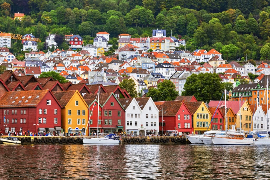 Bryggen à Bergen maisons en bois colorées