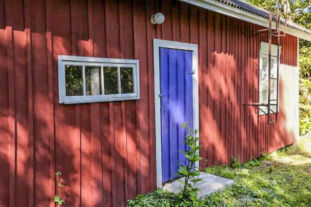Maison traditionnelle rouge de falun en bois finlandaise