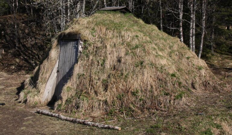 Goahti : hutte traditionnelle des Samis – Douce Cahute