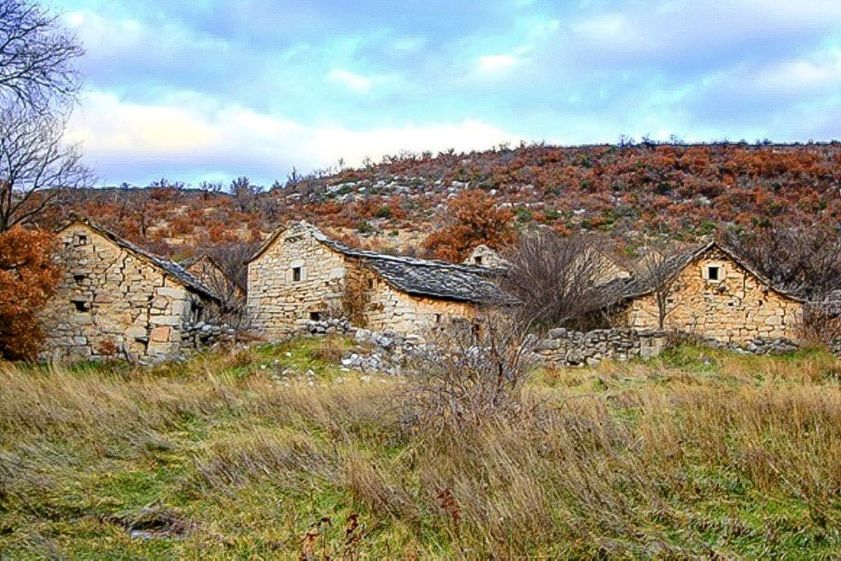 Le village fantôme de Karanovac