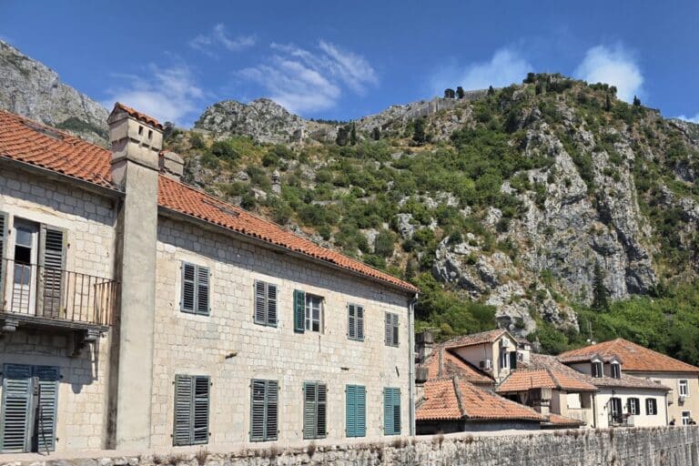 maisons en pierre de la vieille ville de Kotor