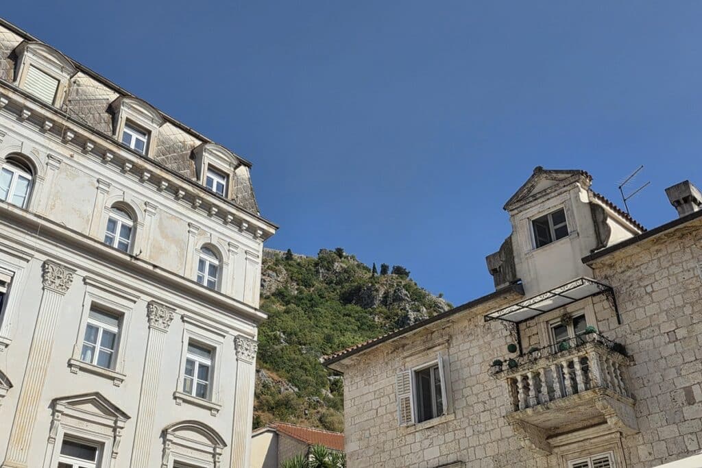 grande maison en pierre à kotor