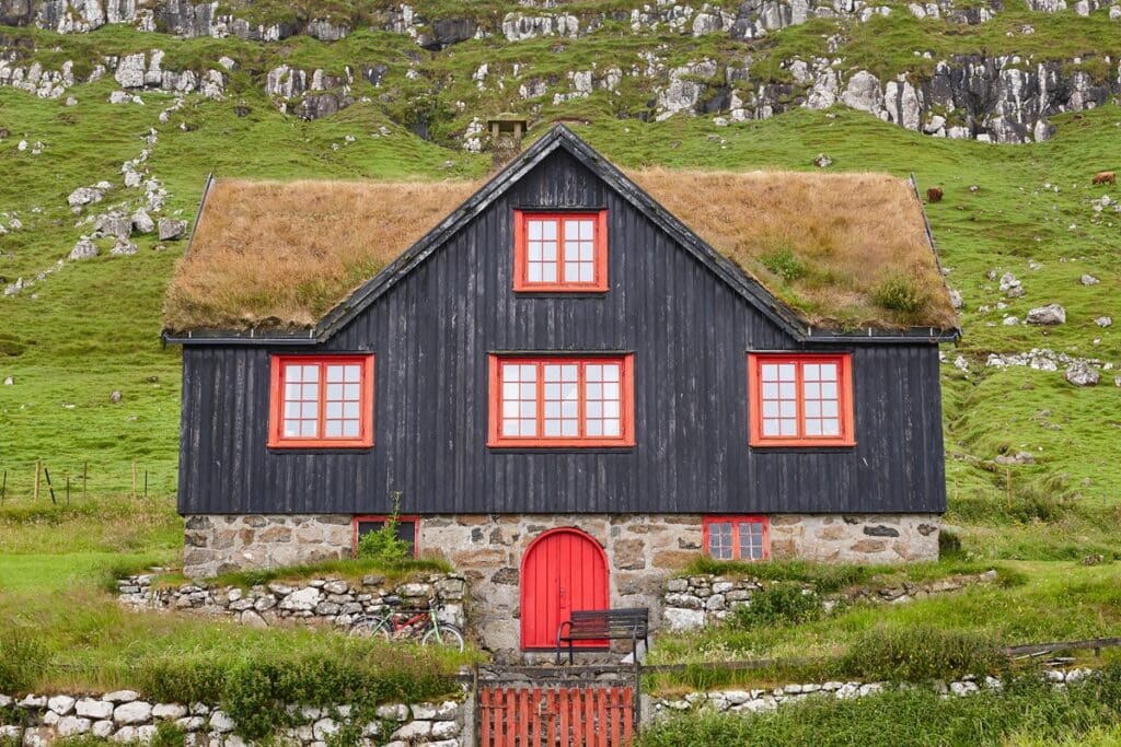 maison d'herbe aux îles Féroé
