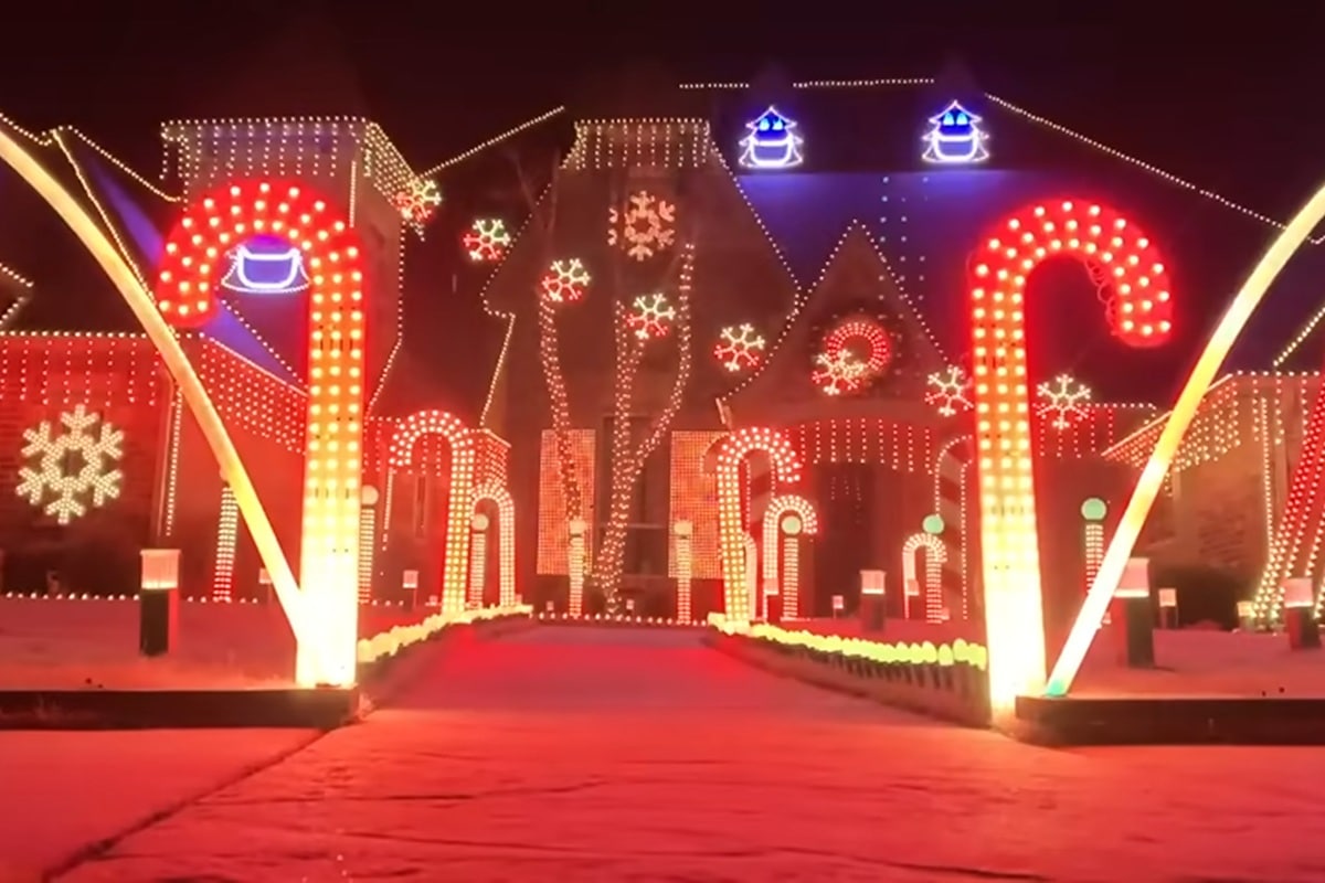 maisons lumineuses et musicales de Noël