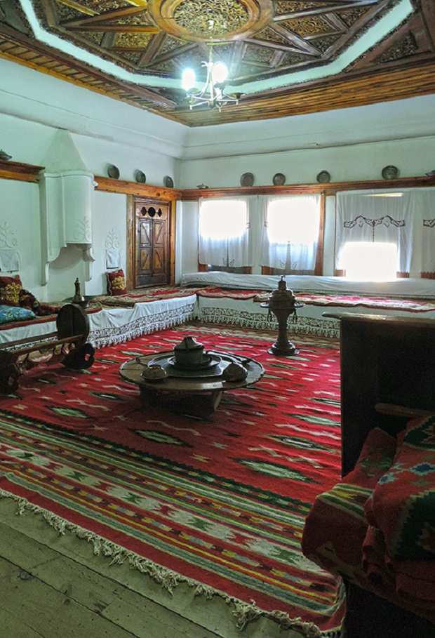 interieur maison traditionnelle albanaise