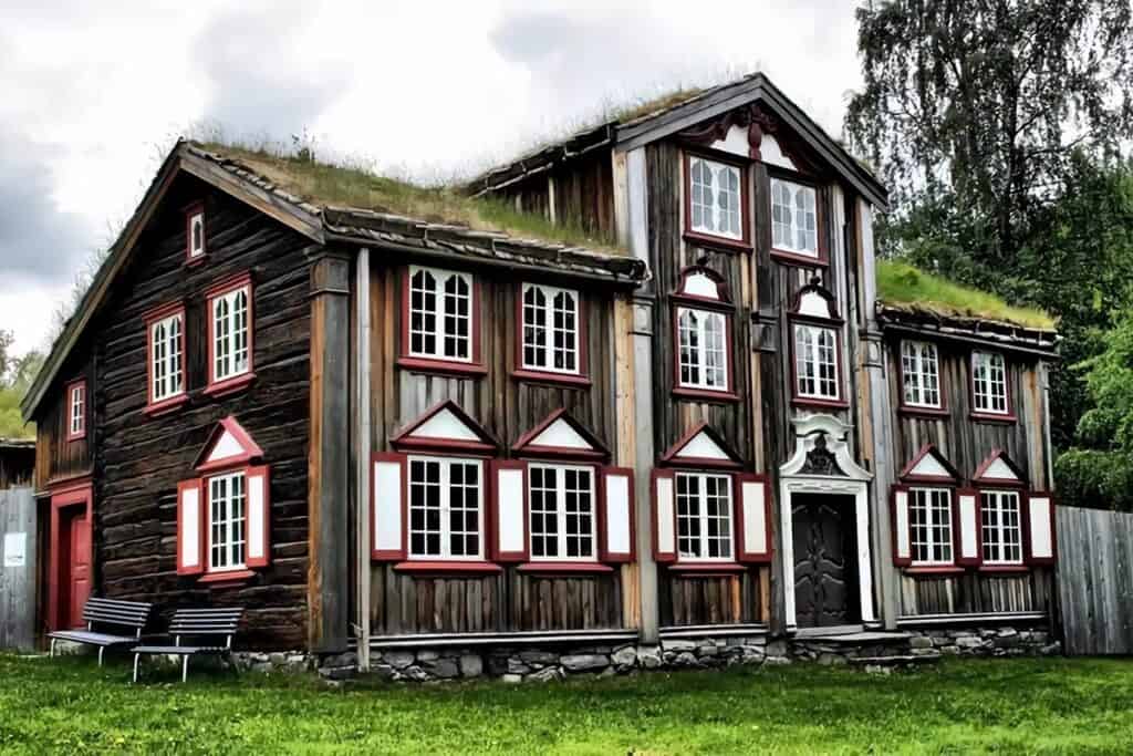 maison traditionnelle en bois norvégienne