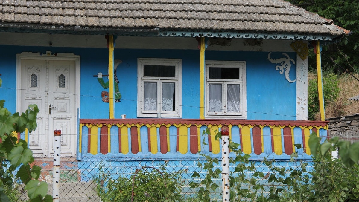 maisons colorées moldavie