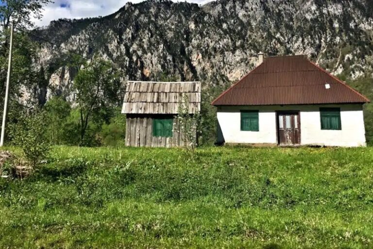 maison village montenegro