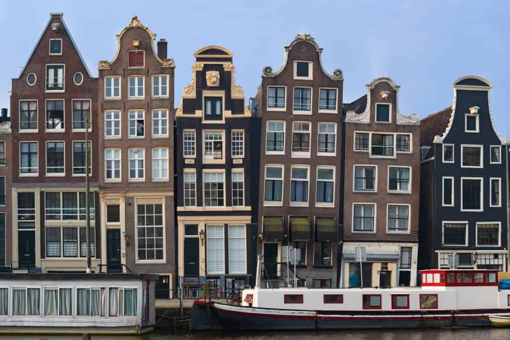 maisons penchées à Amsterdam