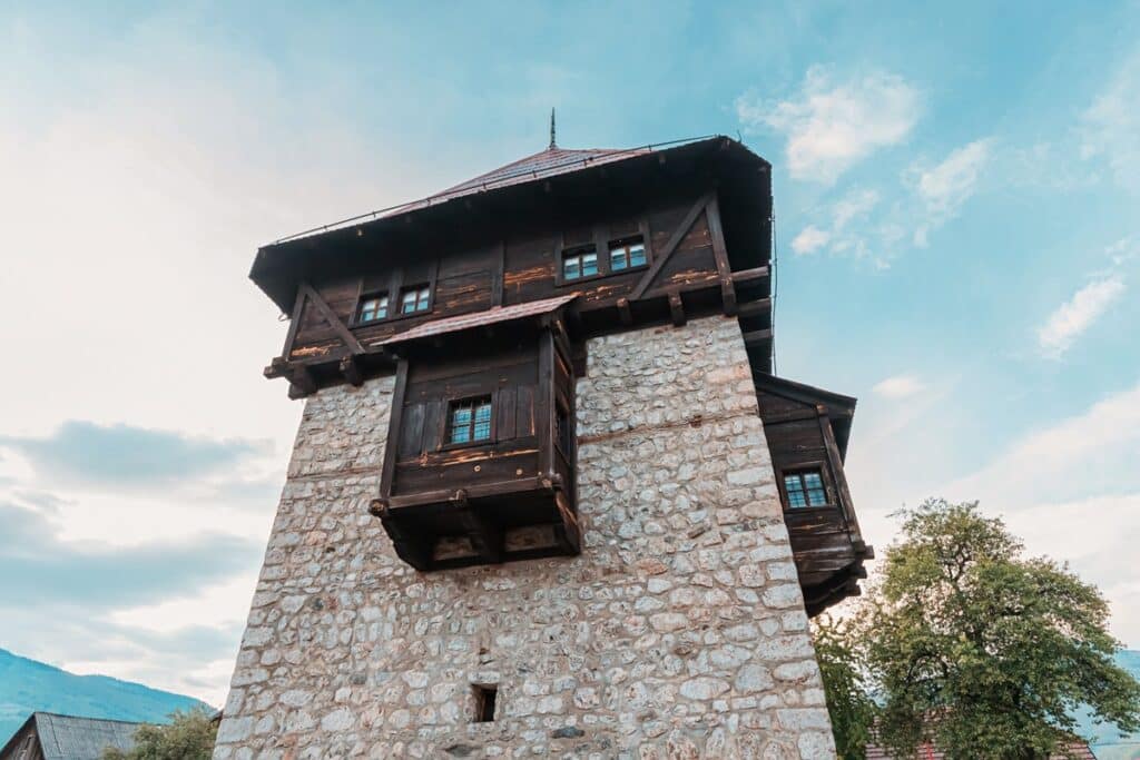 maison tour à Plav au Monténégro