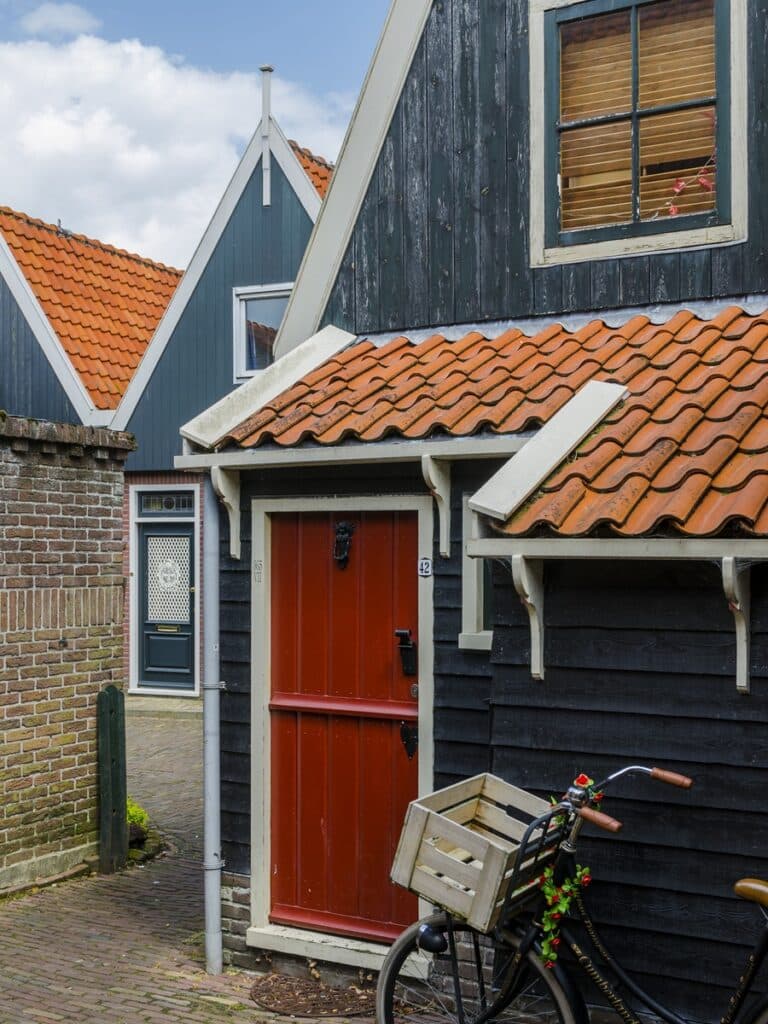 porte de maison nen bois à volendam