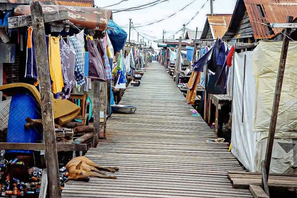passerelle  à Hanuabada