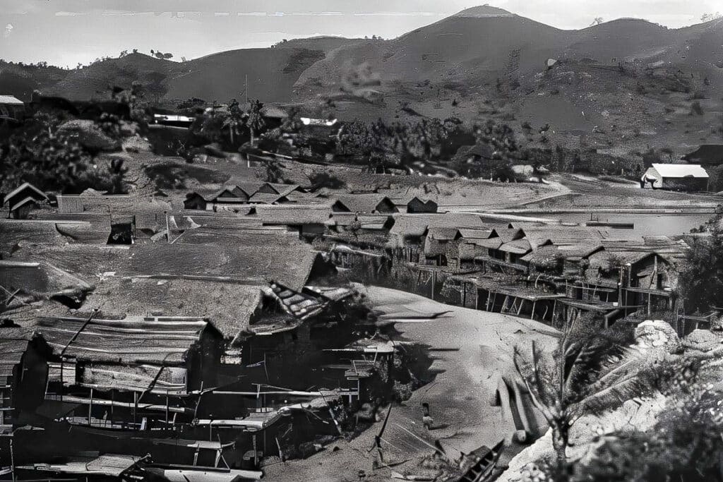 Hanuabada anciennes maisons sur pilotis aux toits de chaume