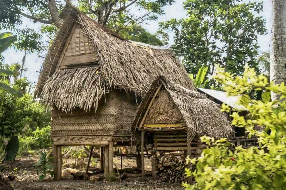 maison traditionnelles= en Papouasie Nouvelle Guinée