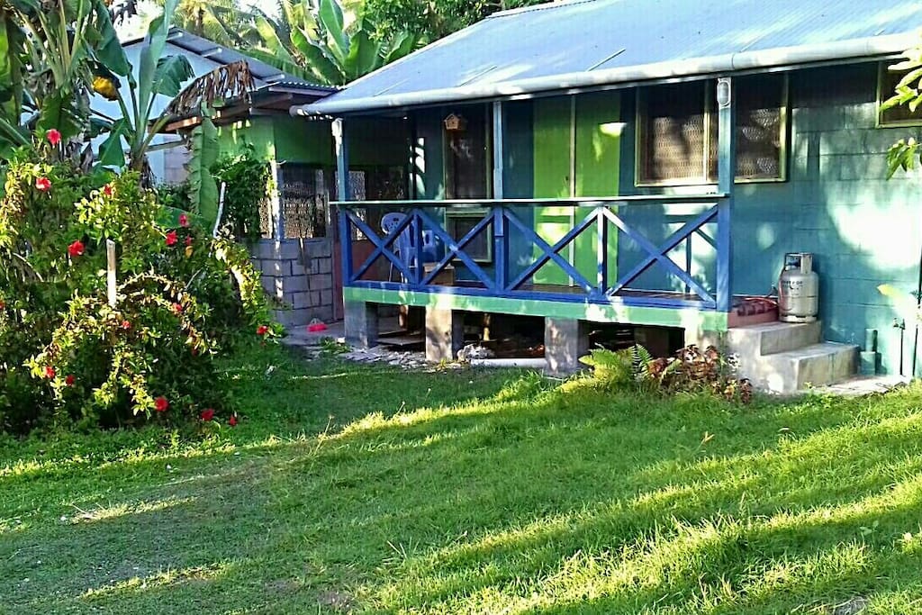 Maison bois colorée atoll Tarawa