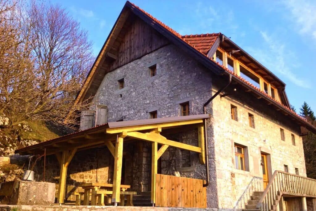 Maison traditionnelle de karst en Slovénie