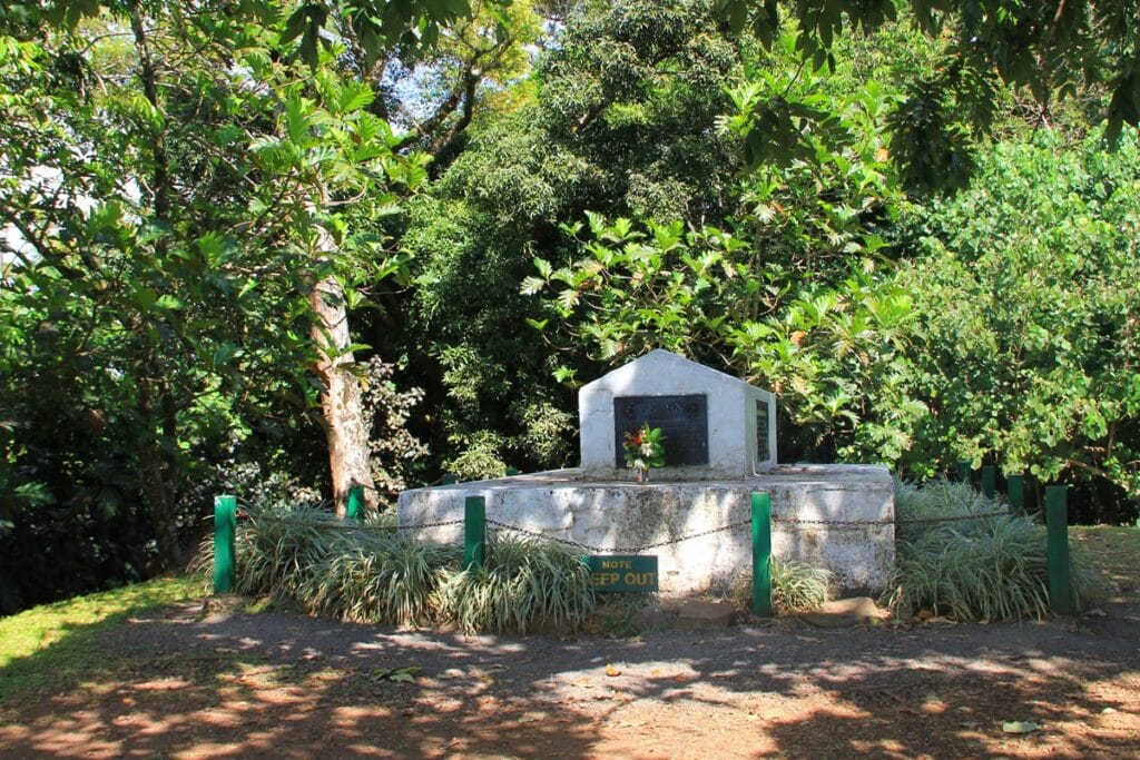 tombe de louis stevenson aux Samoa