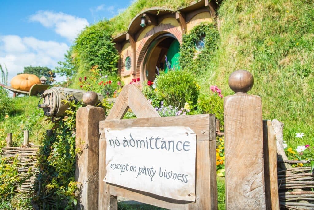panneau entrée maison à hobbiton