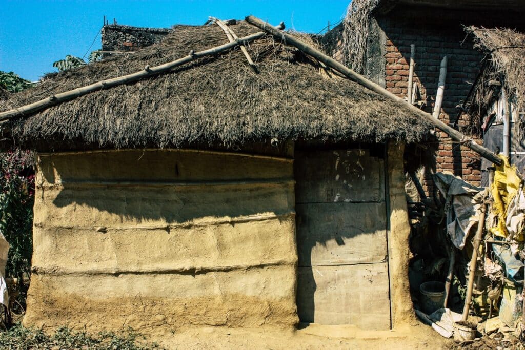 maison en terre du terai près de lumbini