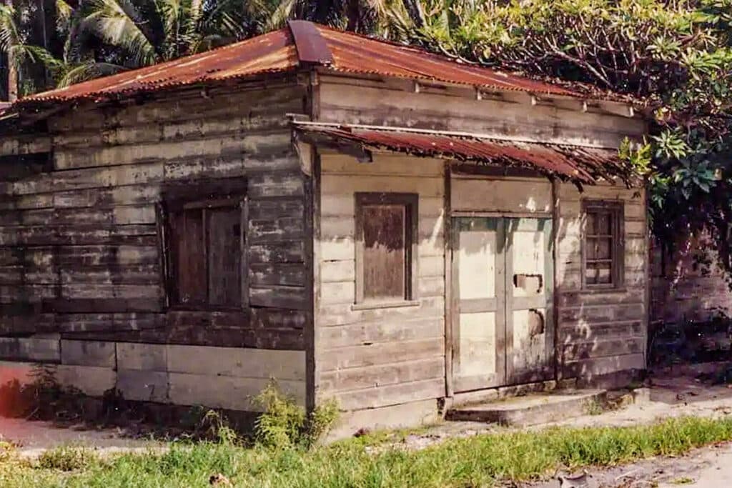 maison coloniale en bois aux îles Marshall