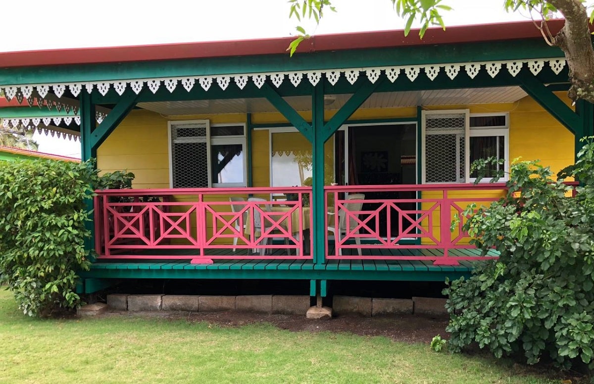 maison colorée en Polynésie Française