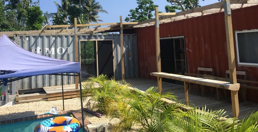 maison faite de conteneurs au Vanuatu