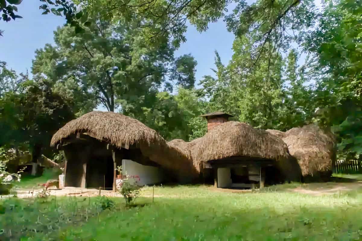 maison semi-enterrée roumanie