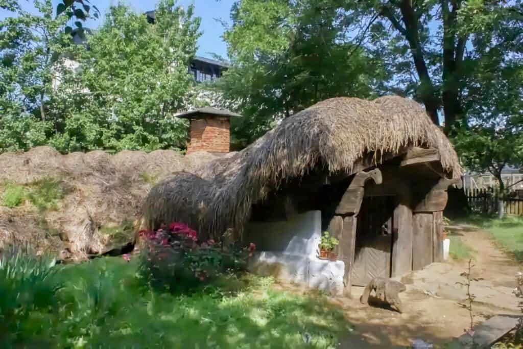 maison semi souterraine roumanie