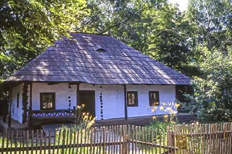 maison traditionnelle roumaine