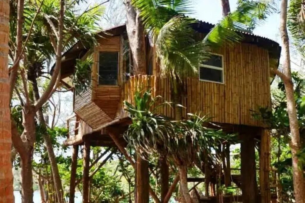 cabane dans les arbres sur l'île privée de Fetoko