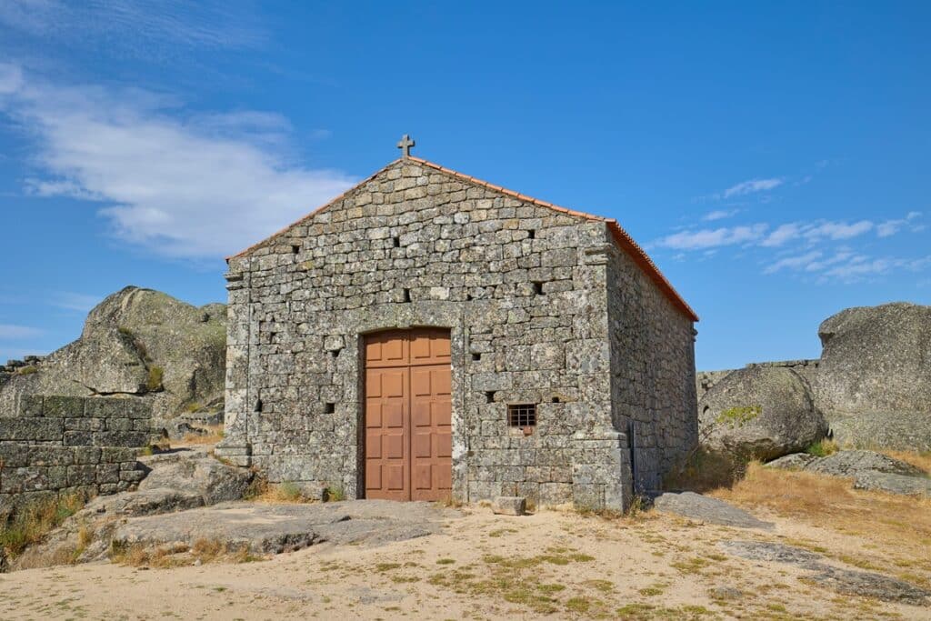 Capela de São Miguel à Monsanto