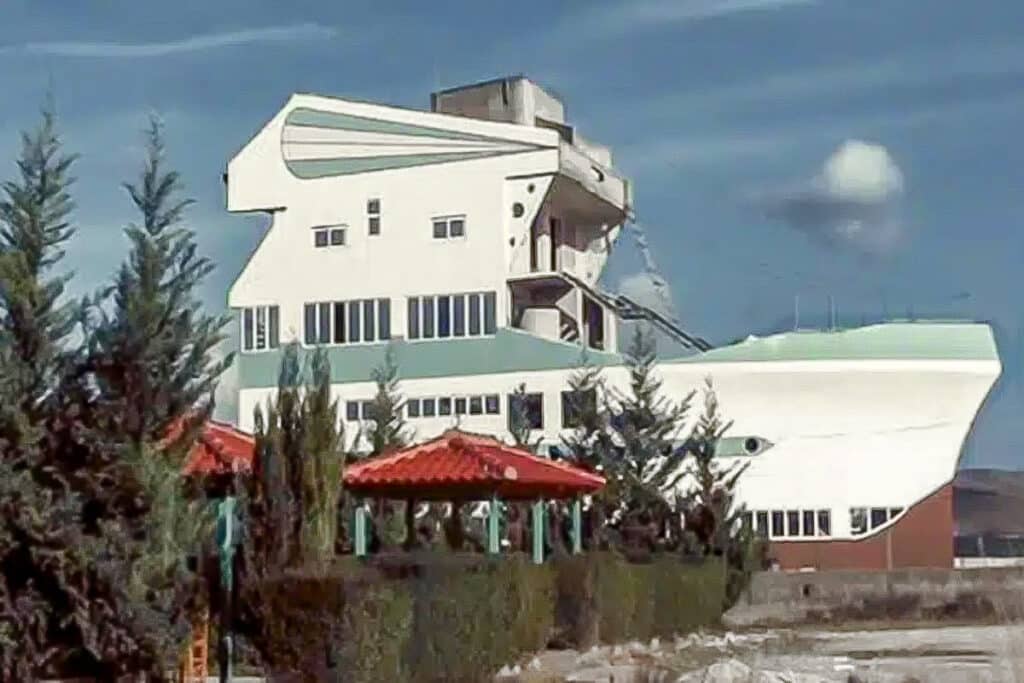 maison bateau en albanie