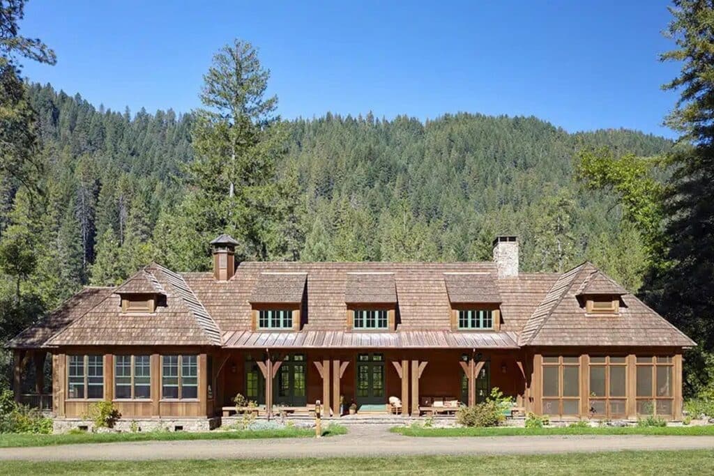 chalet en bois avec aménagement intérieur rustique