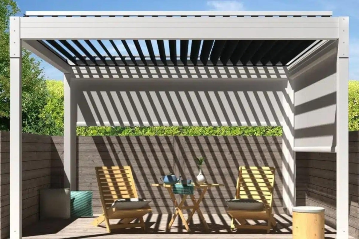pergola sur-mesure sur une terrasse en boic