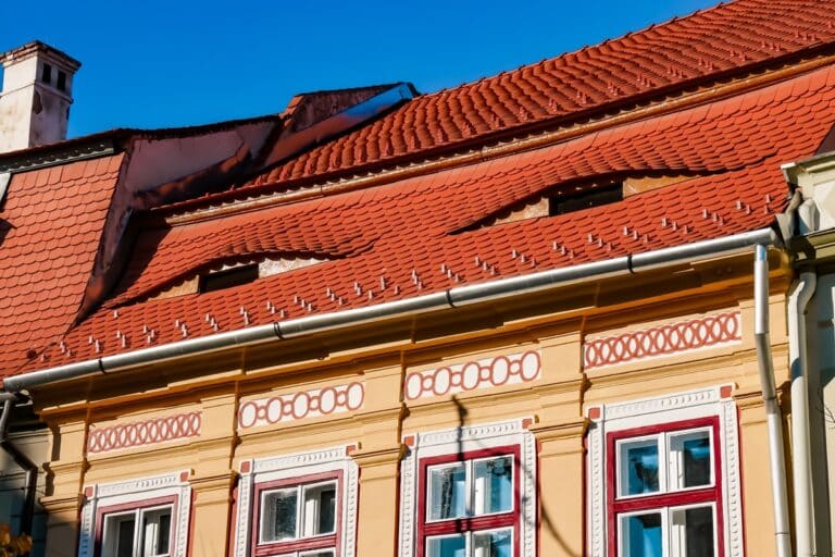 Sibiu et ses maisons aux toits expressifs