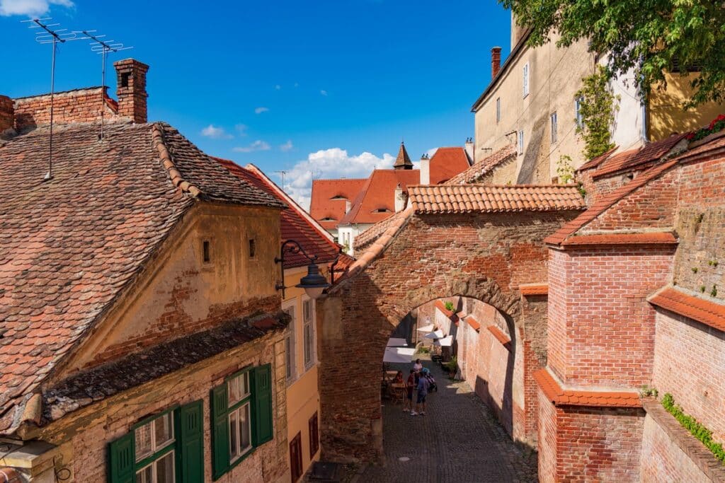 rue dans la vieille ville de sibiu