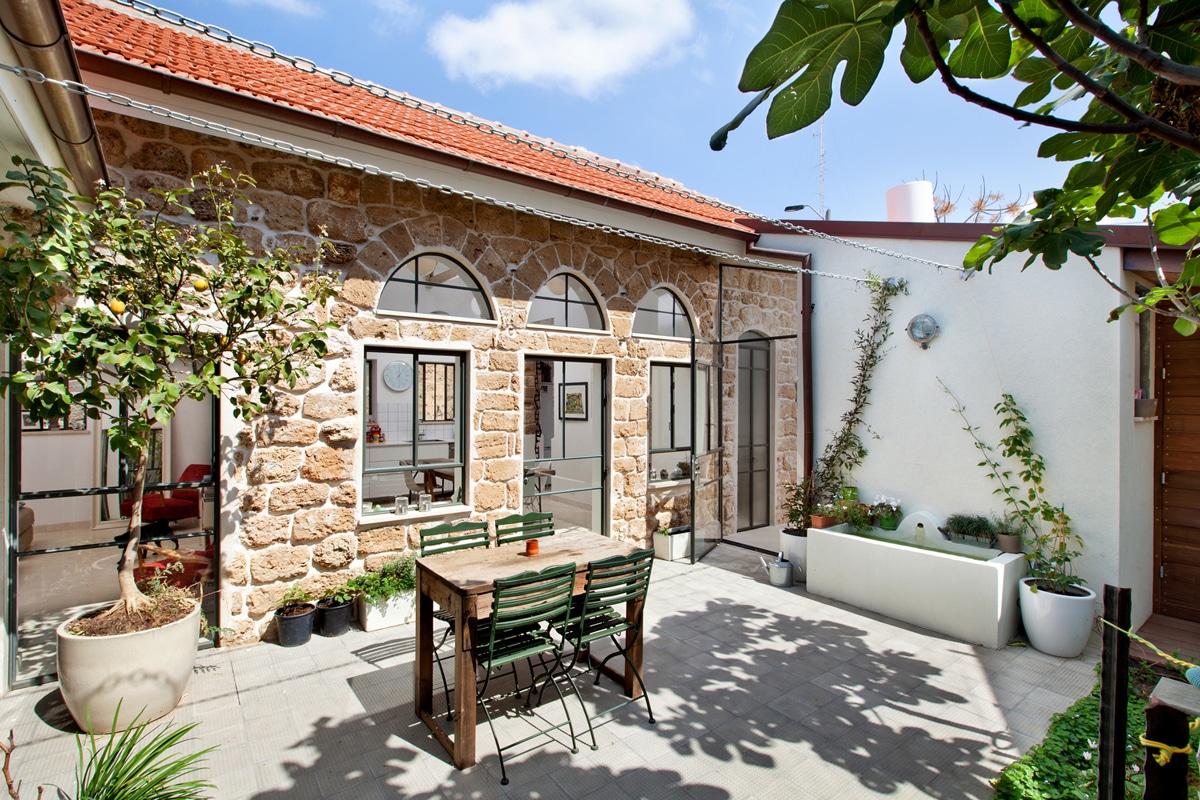 Belle villa en pierre méditerranéenne moderne