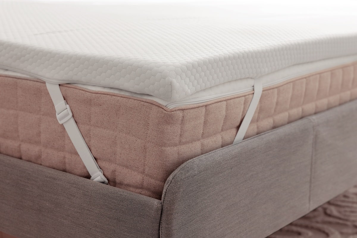 surmatelas au-dessus d'un matelas